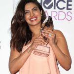 priyanka-chopra-at-poses-with-her-awards-for-best-actress-drama-at-the-peoples-choice-awards-2017